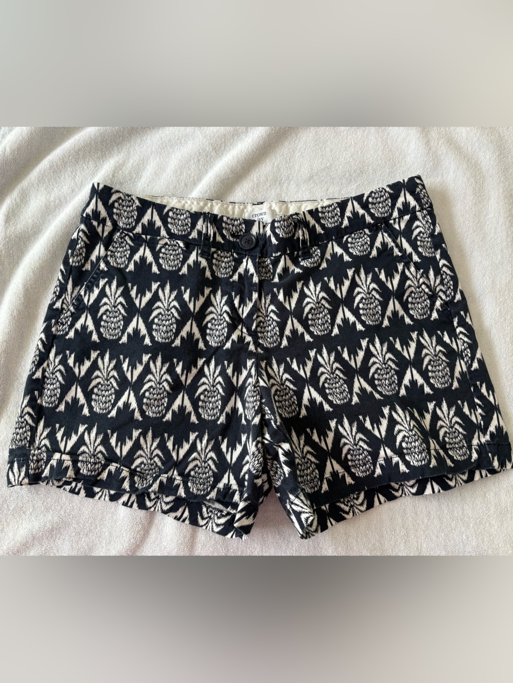 crown & ivy Black and White Pineapple Print Shorts